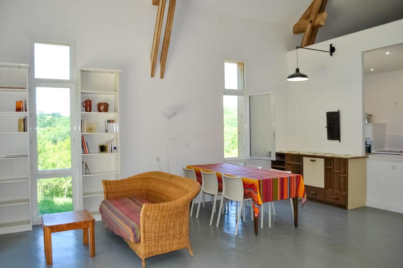 Ancienne Sechoir A Tabac Idealement Place A Limeuil Pour 4 Dans La Nature Luaran gambar